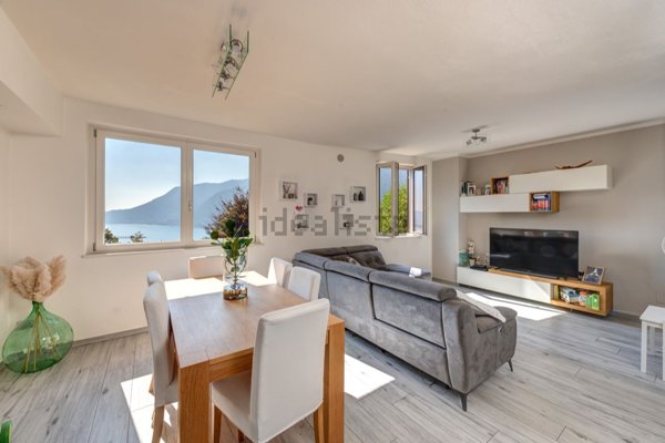 casa indipendente in vendita a Pognana Lario
