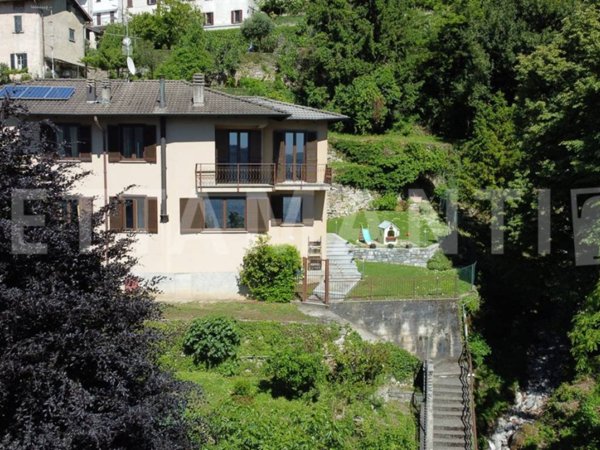 casa indipendente in vendita a Pognana Lario