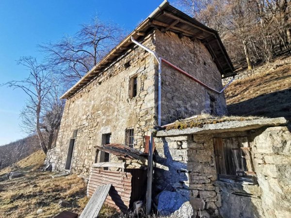 casa indipendente in vendita a Ponna