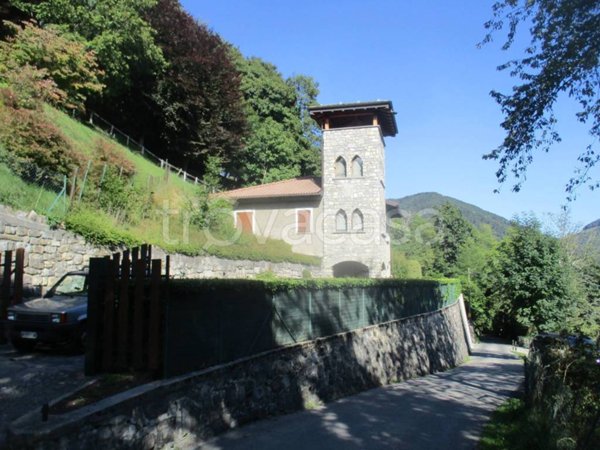 casa indipendente in vendita a Ponna