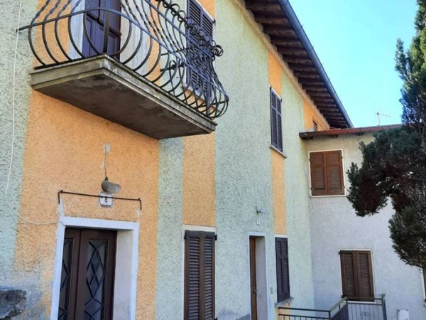 appartamento in vendita a Ponna