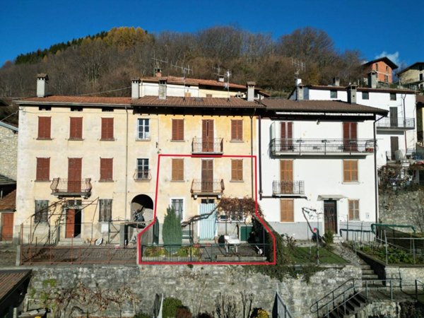 casa indipendente in vendita a Ponna