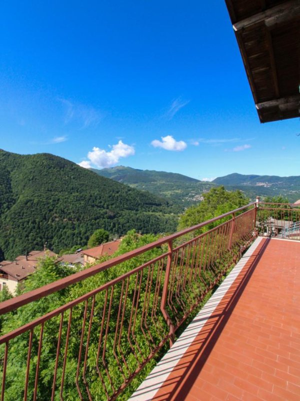 casa indipendente in vendita a Ponna