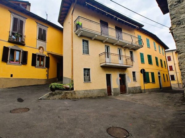 casa indipendente in vendita a Ponna