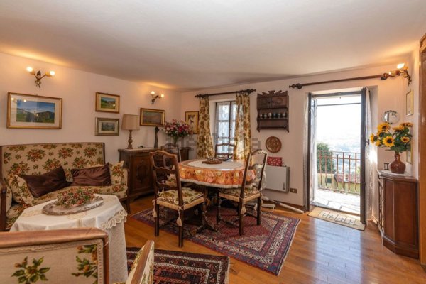 casa indipendente in vendita a Ponna