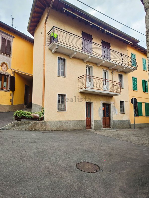 casa indipendente in vendita a Ponna