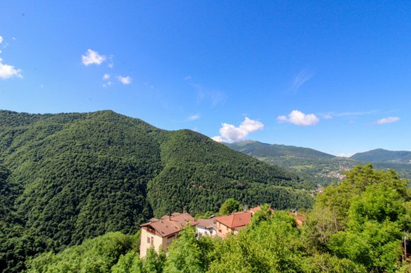 casa indipendente in vendita a Ponna