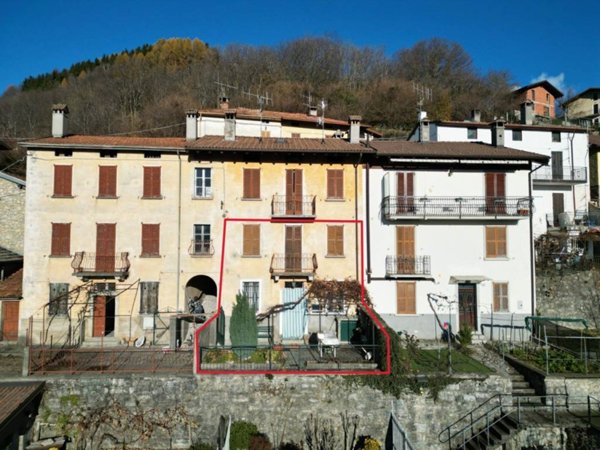 casa indipendente in vendita a Ponna
