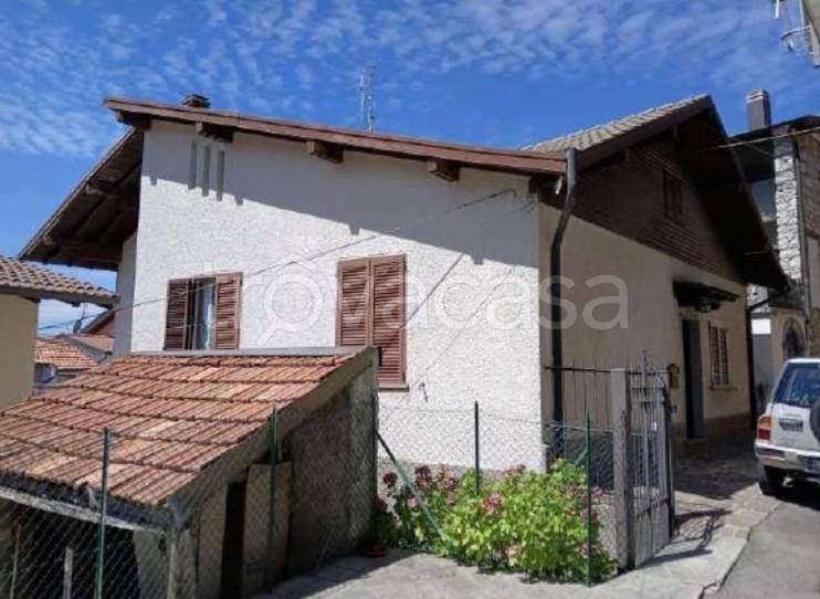 casa indipendente in vendita a Ponna
