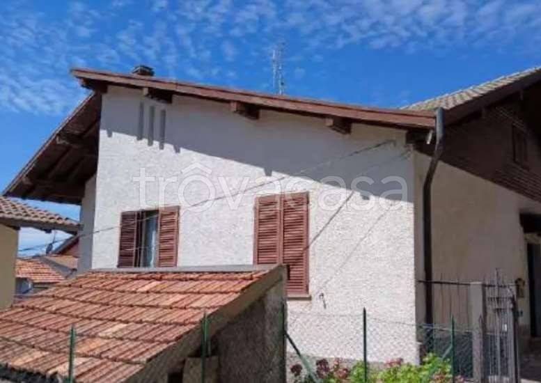 casa indipendente in vendita a Ponna