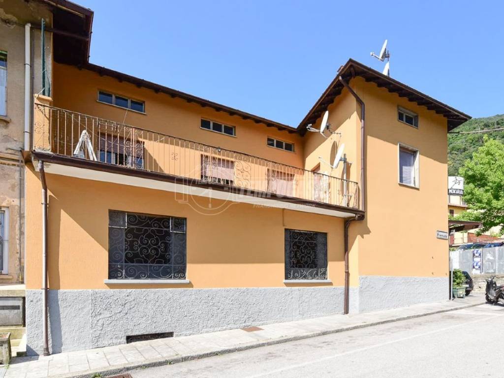 intera palazzina in vendita a Ponte Lambro