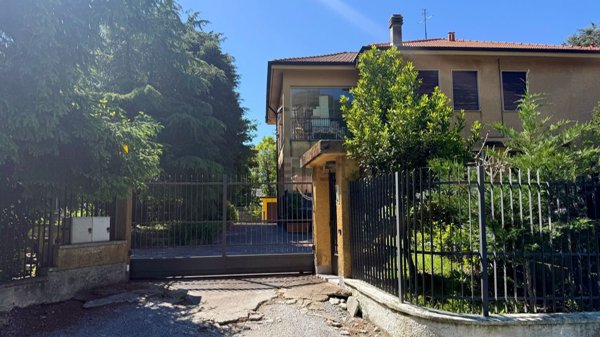 appartamento in vendita a Ponte Lambro in zona Fucina