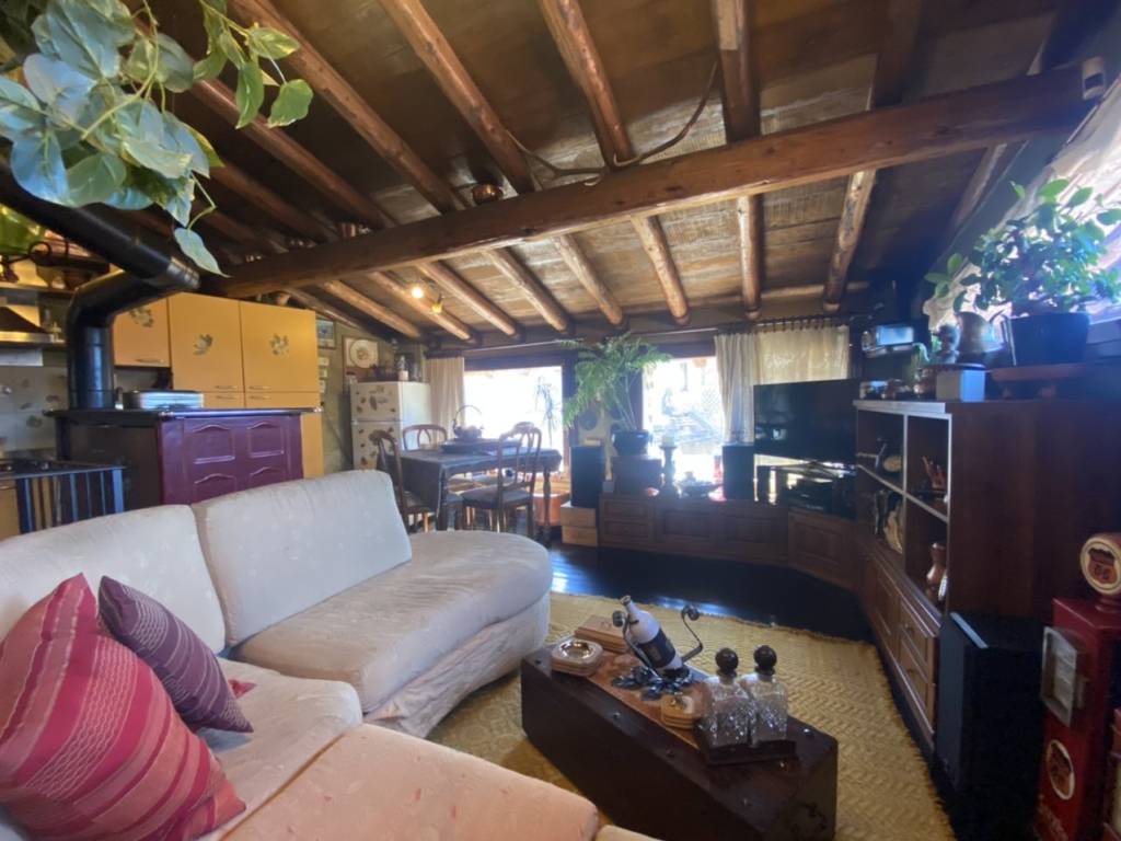 casa indipendente in vendita a Porlezza