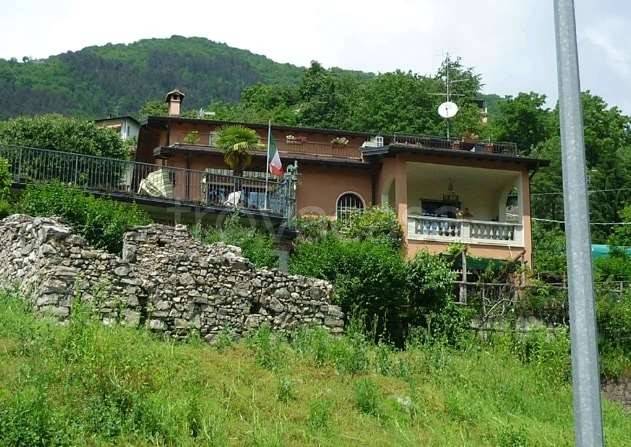 casa indipendente in vendita a Porlezza