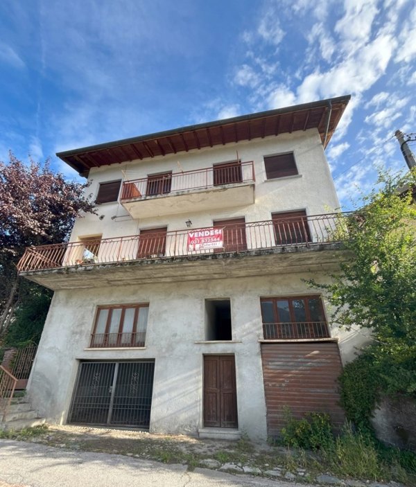 casa indipendente in vendita a Porlezza