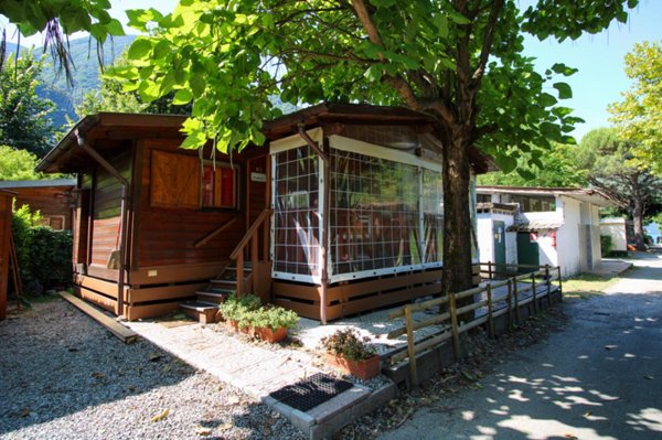 negozio in vendita a Porlezza