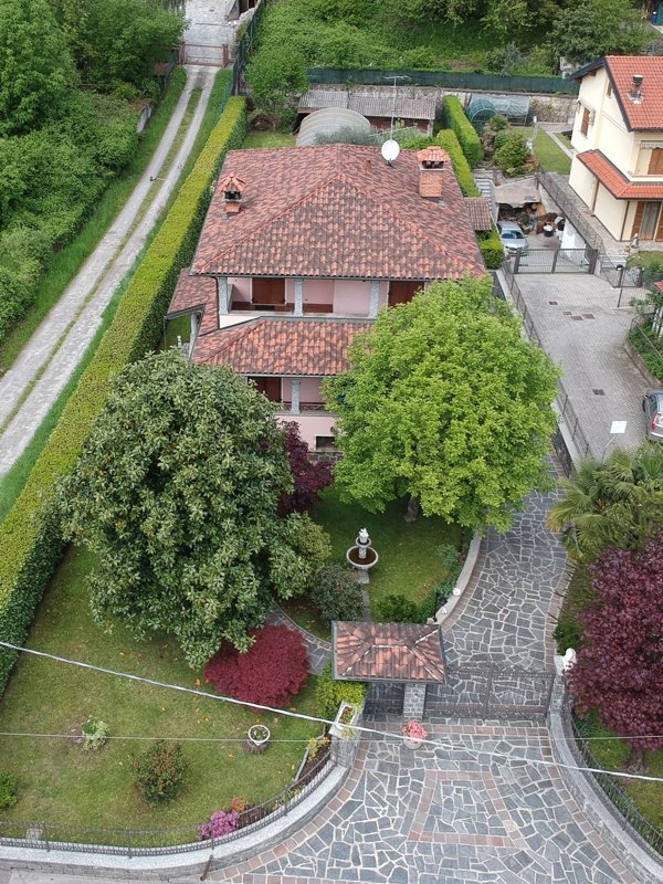 casa indipendente in vendita a Porlezza