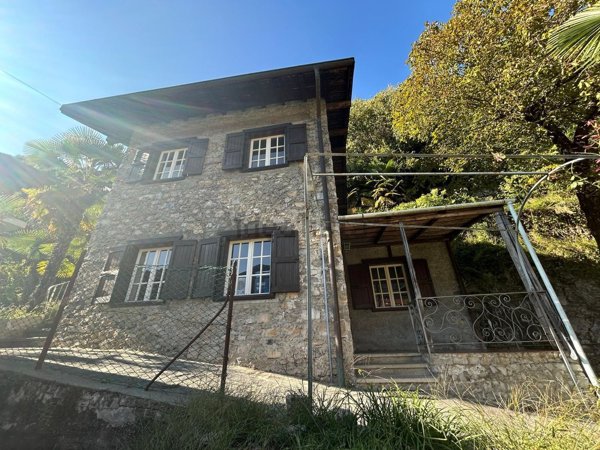 casale in vendita a Porlezza