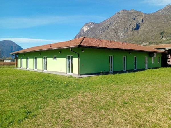 casa indipendente in vendita a Porlezza