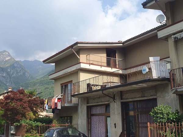 casa indipendente in vendita a Porlezza