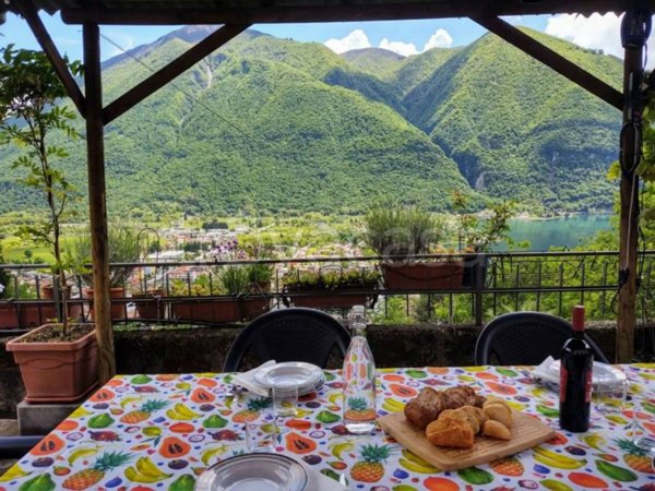 casa indipendente in vendita a Porlezza in zona Begna