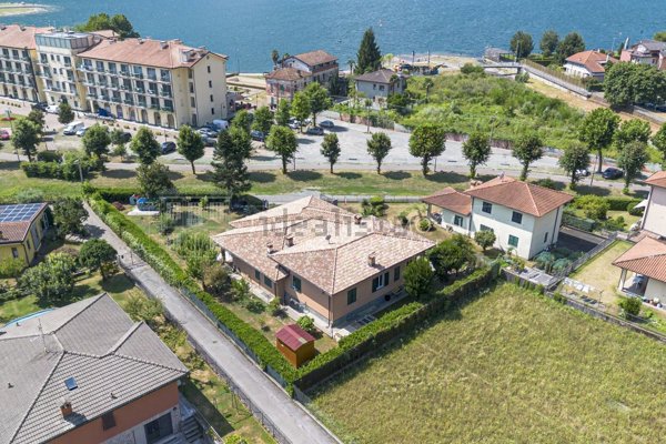 casa indipendente in vendita a Porlezza in zona Begna