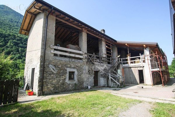 casale in vendita a Porlezza in zona Begna