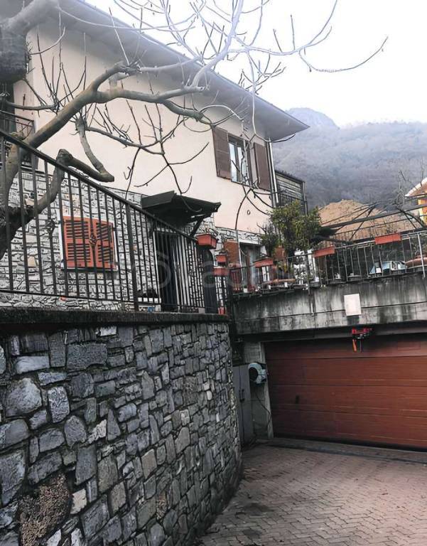 appartamento in vendita a Porlezza in zona Begna