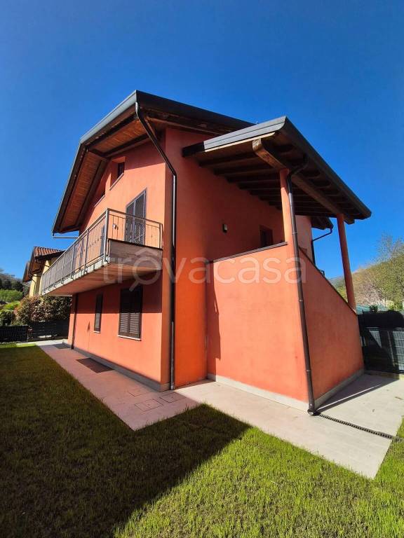 casa indipendente in vendita a Proserpio
