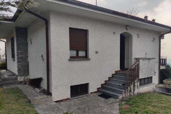 casa indipendente in vendita a Proserpio