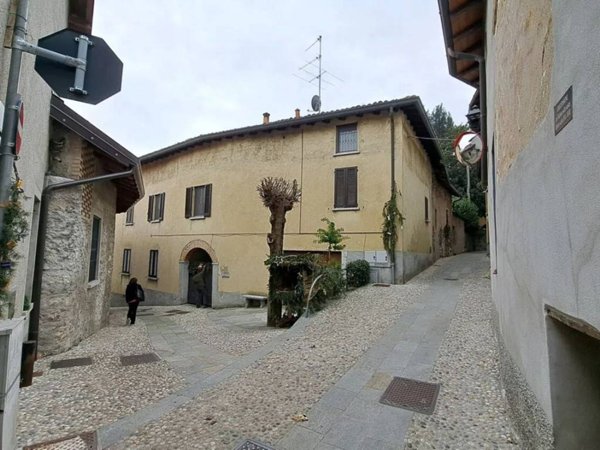 casa indipendente in vendita a Proserpio