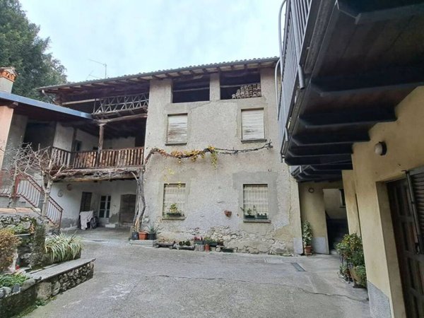 casa indipendente in vendita a Proserpio