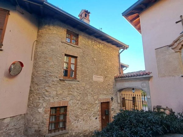 casa indipendente in vendita a Proserpio