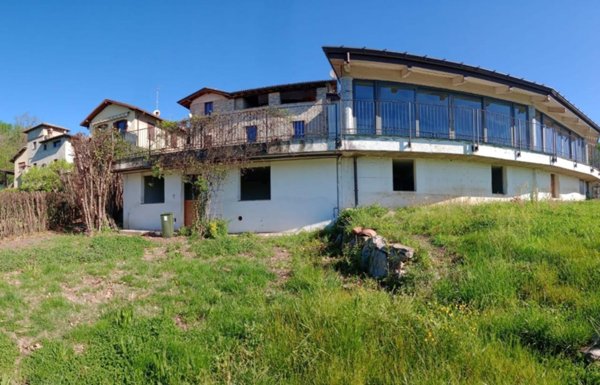 negozio in vendita a Proserpio in zona Inarca