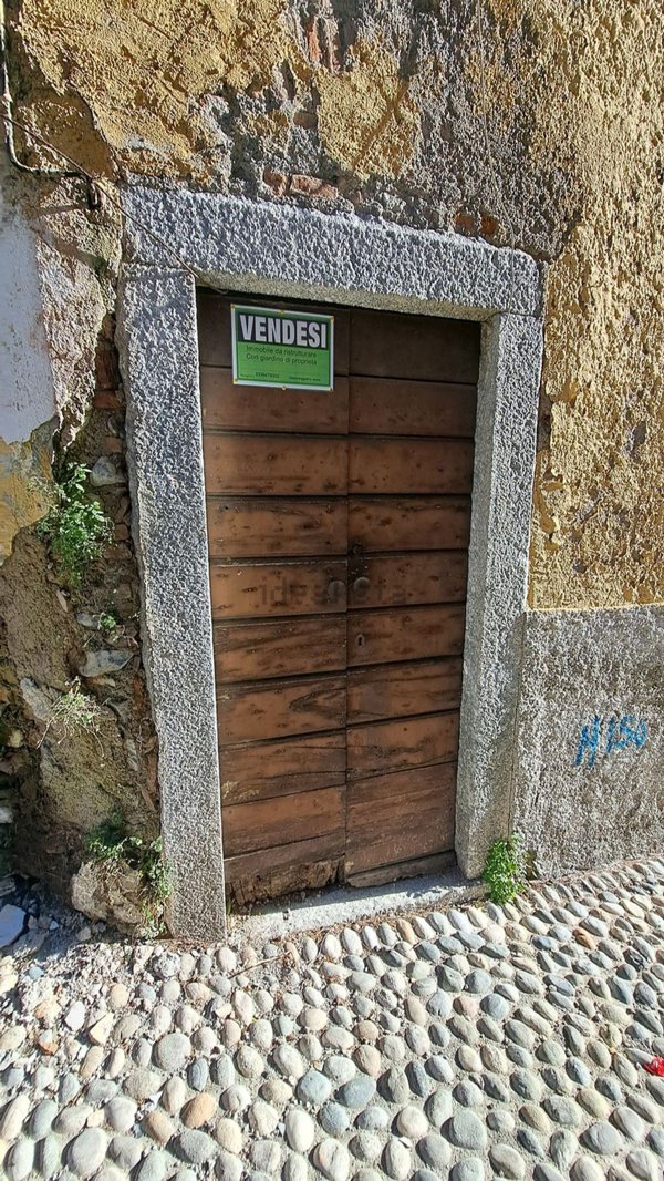 esavano in vendita a Proserpio