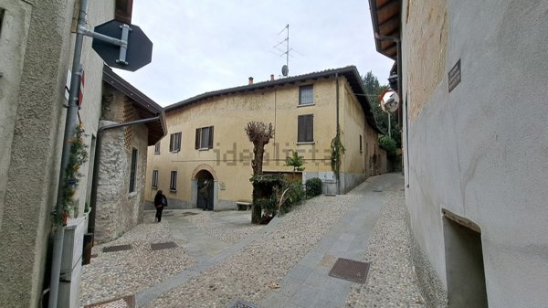 casale in vendita a Proserpio