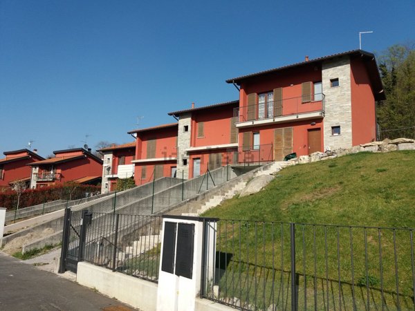 casa indipendente in vendita a Proserpio