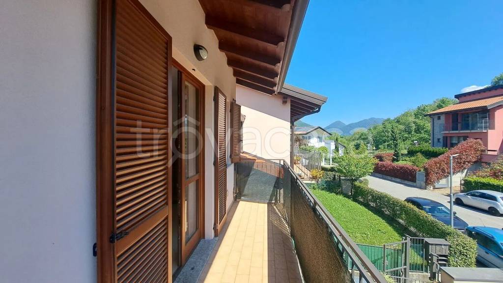 appartamento in vendita a Proserpio