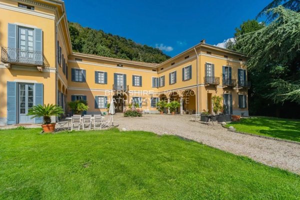 villa in vendita a Proserpio