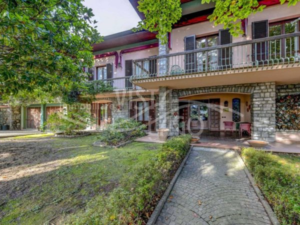 casa indipendente in vendita a Proserpio