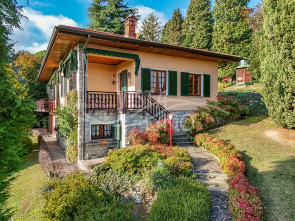 casa indipendente in vendita a Proserpio