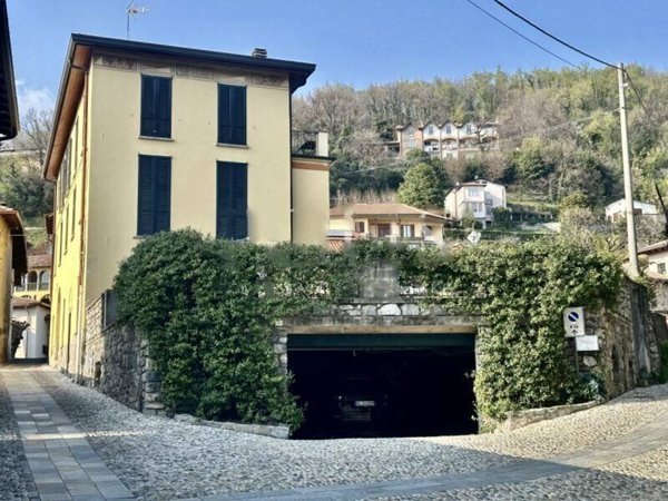 casa indipendente in vendita a Proserpio in zona Inarca