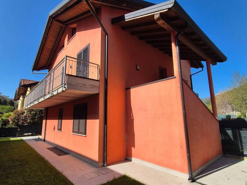 casa indipendente in vendita a Proserpio