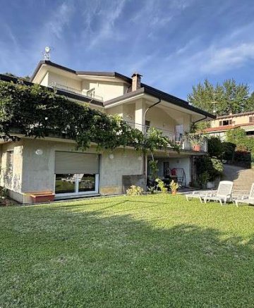 casa indipendente in vendita a Proserpio