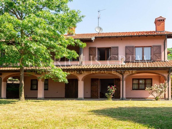 casa indipendente in vendita a Proserpio