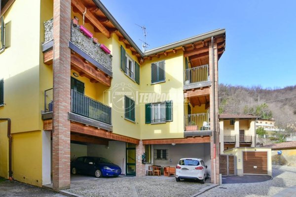 appartamento in vendita a Proserpio in zona Inarca