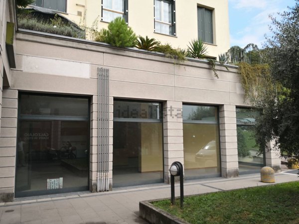 negozio in vendita a Pusiano