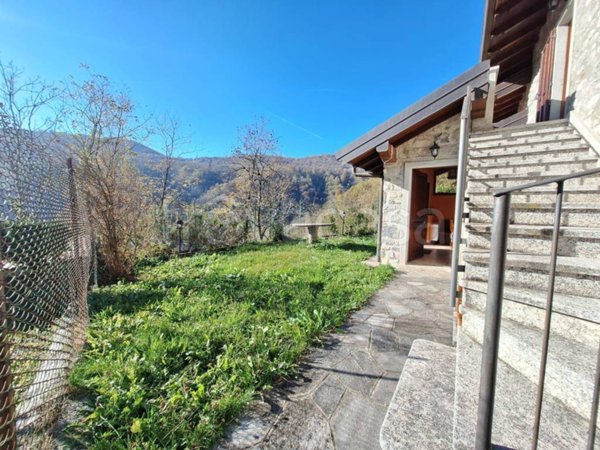 casa indipendente in vendita a Rezzago in zona Enco
