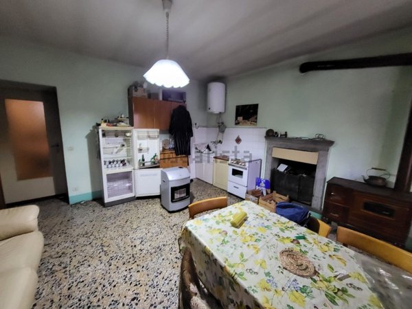 appartamento in vendita a Rezzago in zona Enco