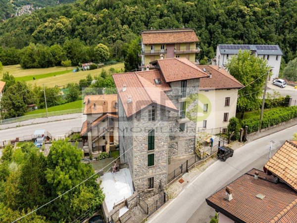 appartamento in vendita a Rezzago in zona Enco